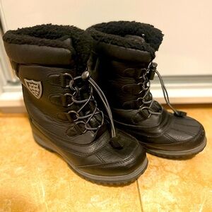 Khombu Robbie winter Boots Black Youth Size 3 lace up faux fur Boys/ Girls snow